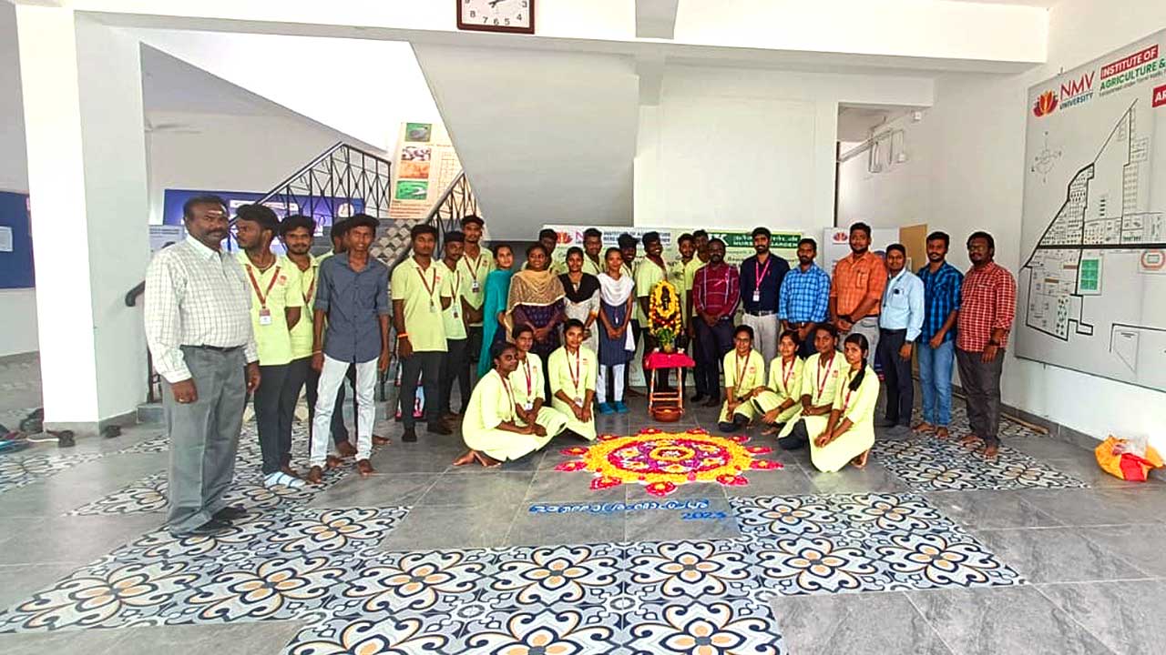 Onam celebrated at NMV University, IART.